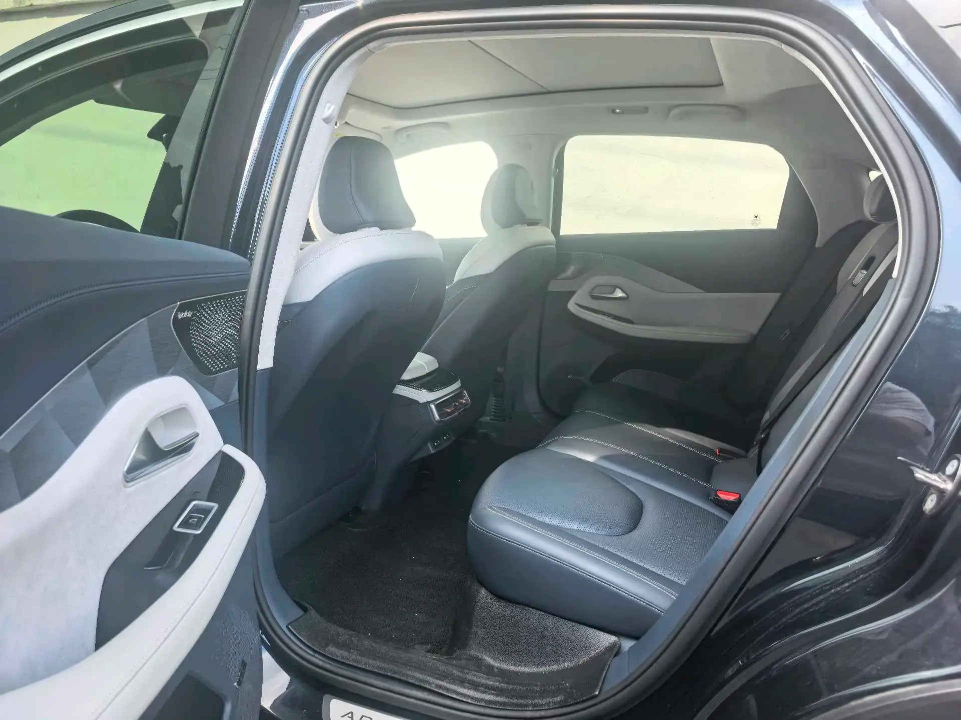 2021 ARCFOX ΑS thumbnail 3