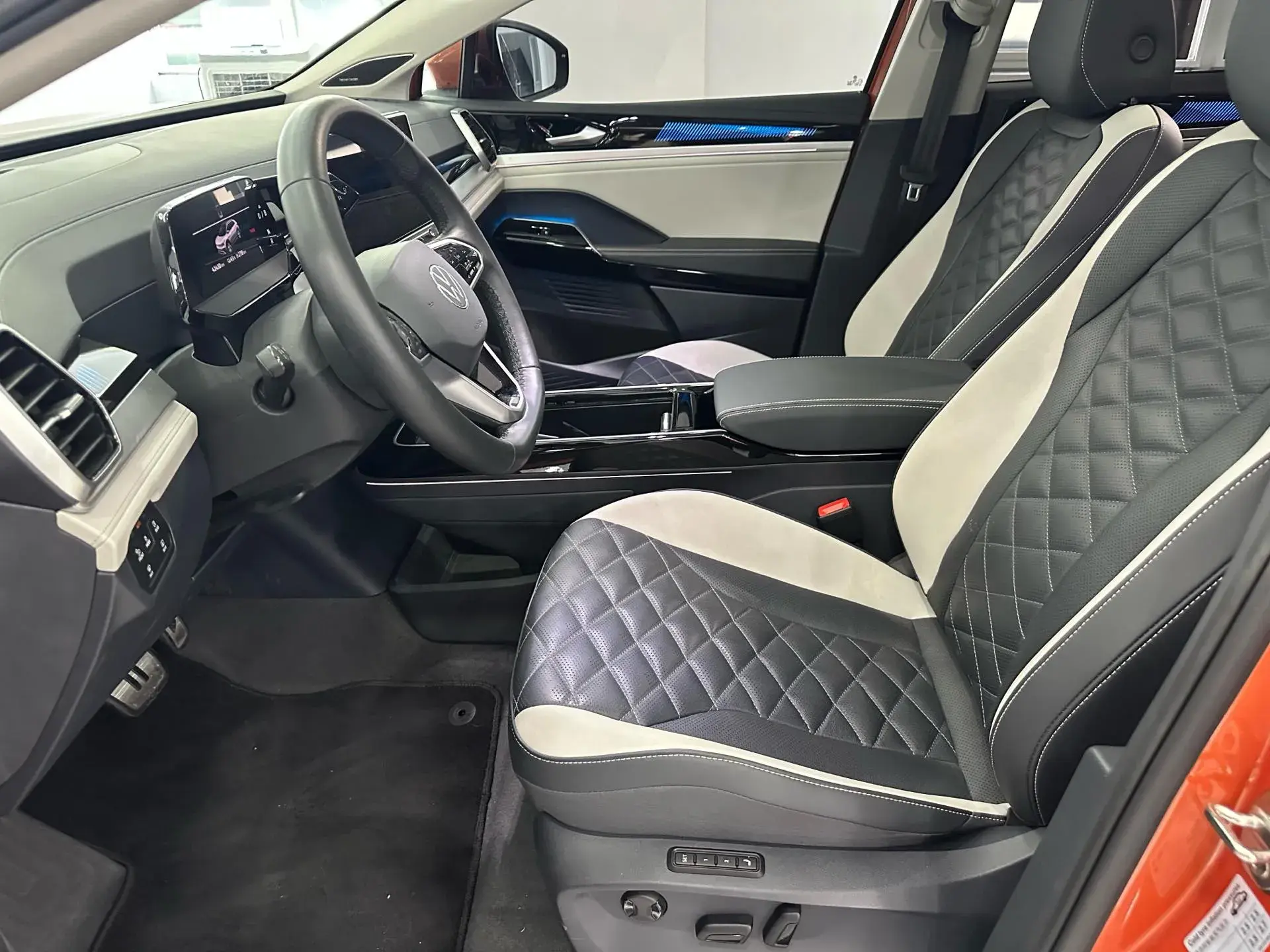 2022 VOLKSWAGEN ID.6 thumbnail 3