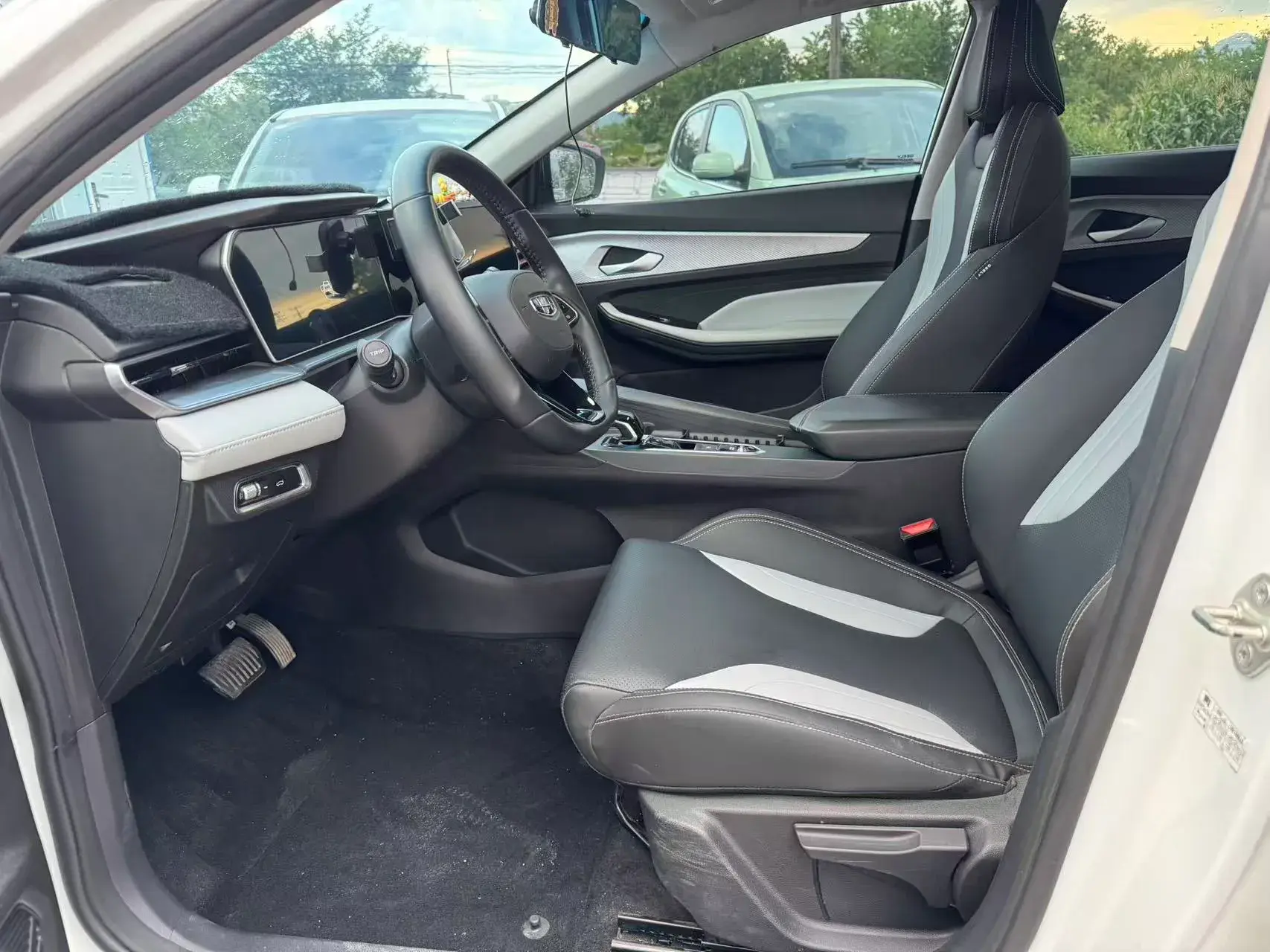 2022 GEELY BINRAY thumbnail 4