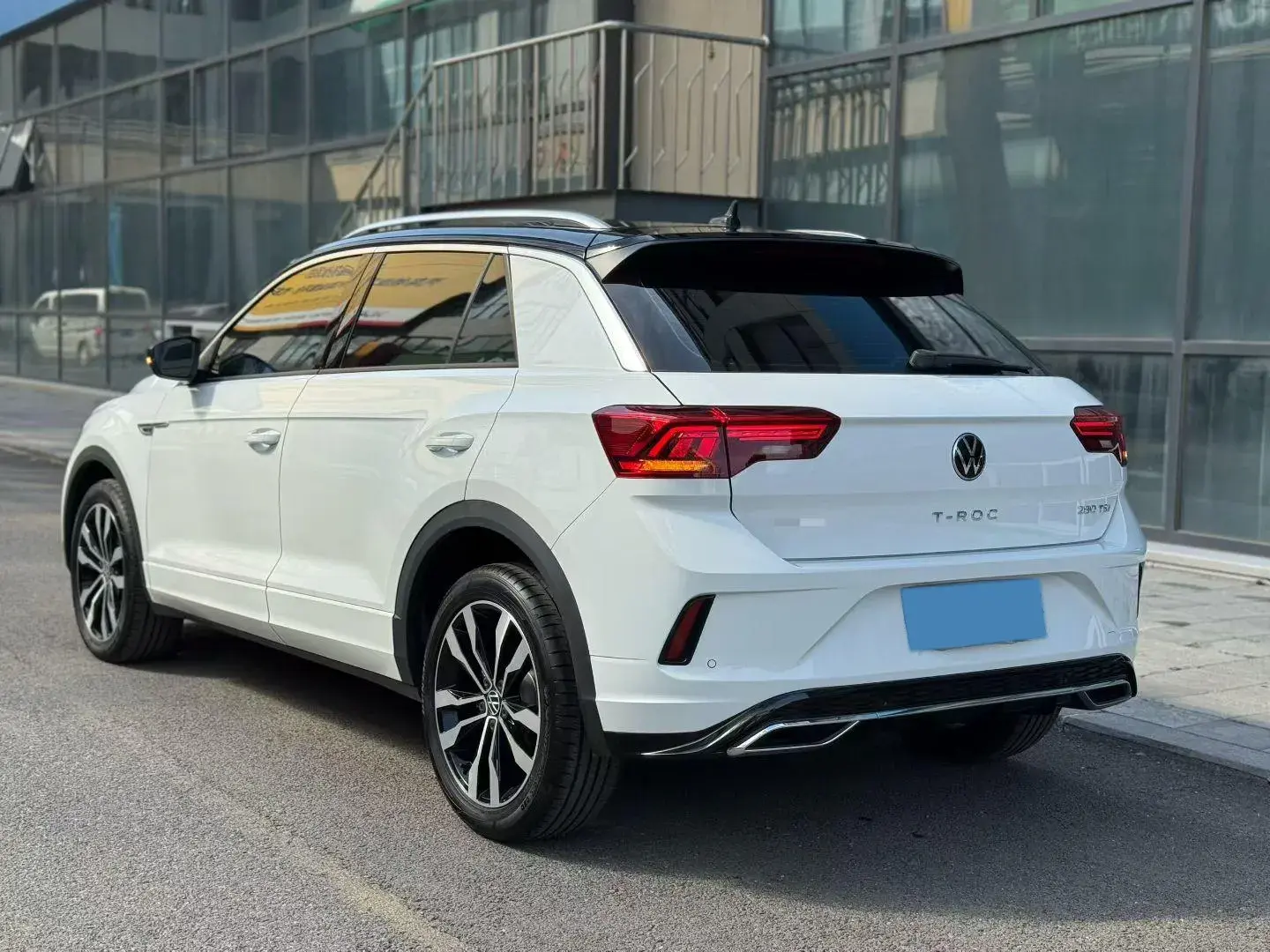 2022 VOLKSWAGEN T-ROC thumbnail 4