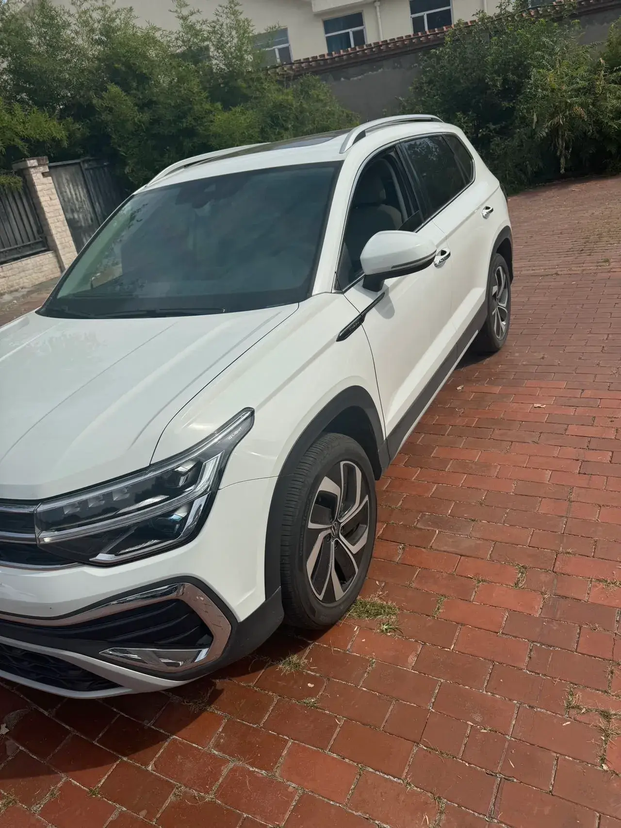 2024 VOLKSWAGEN THARU thumbnail 3