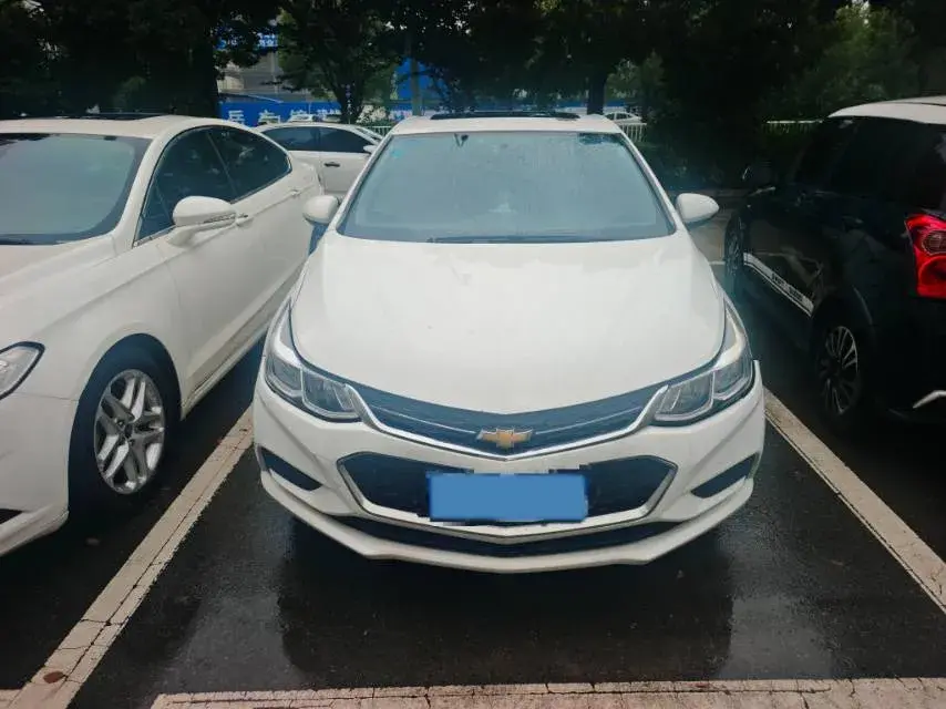 2018 CHEVROLET CRUZE thumbnail 2