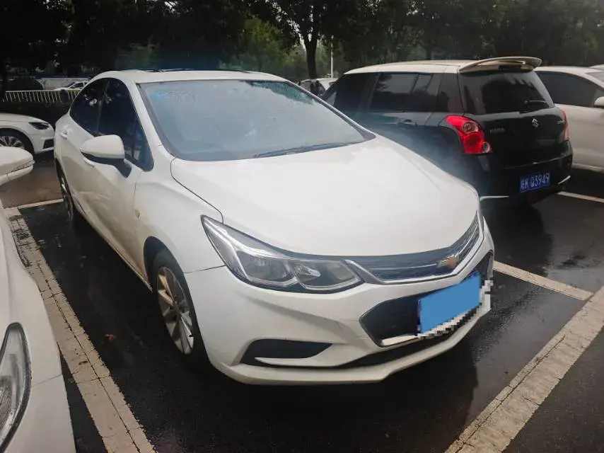 2018 CHEVROLET CRUZE thumbnail 3