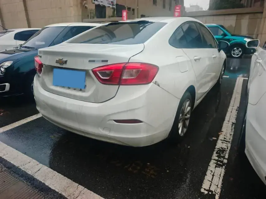 2018 CHEVROLET CRUZE thumbnail 4