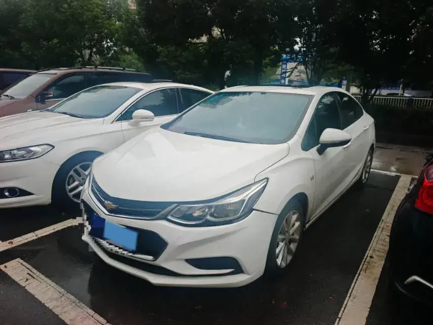 2018 CHEVROLET CRUZE view 1