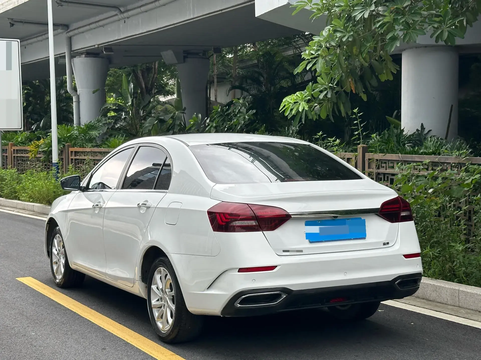 2021 GEELY EMGRAND thumbnail 3