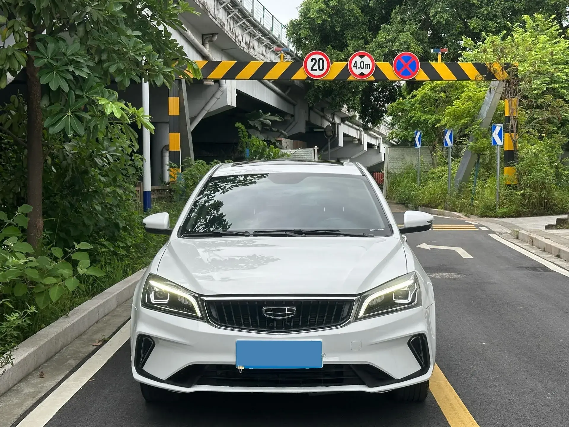 2021 GEELY EMGRAND thumbnail 2