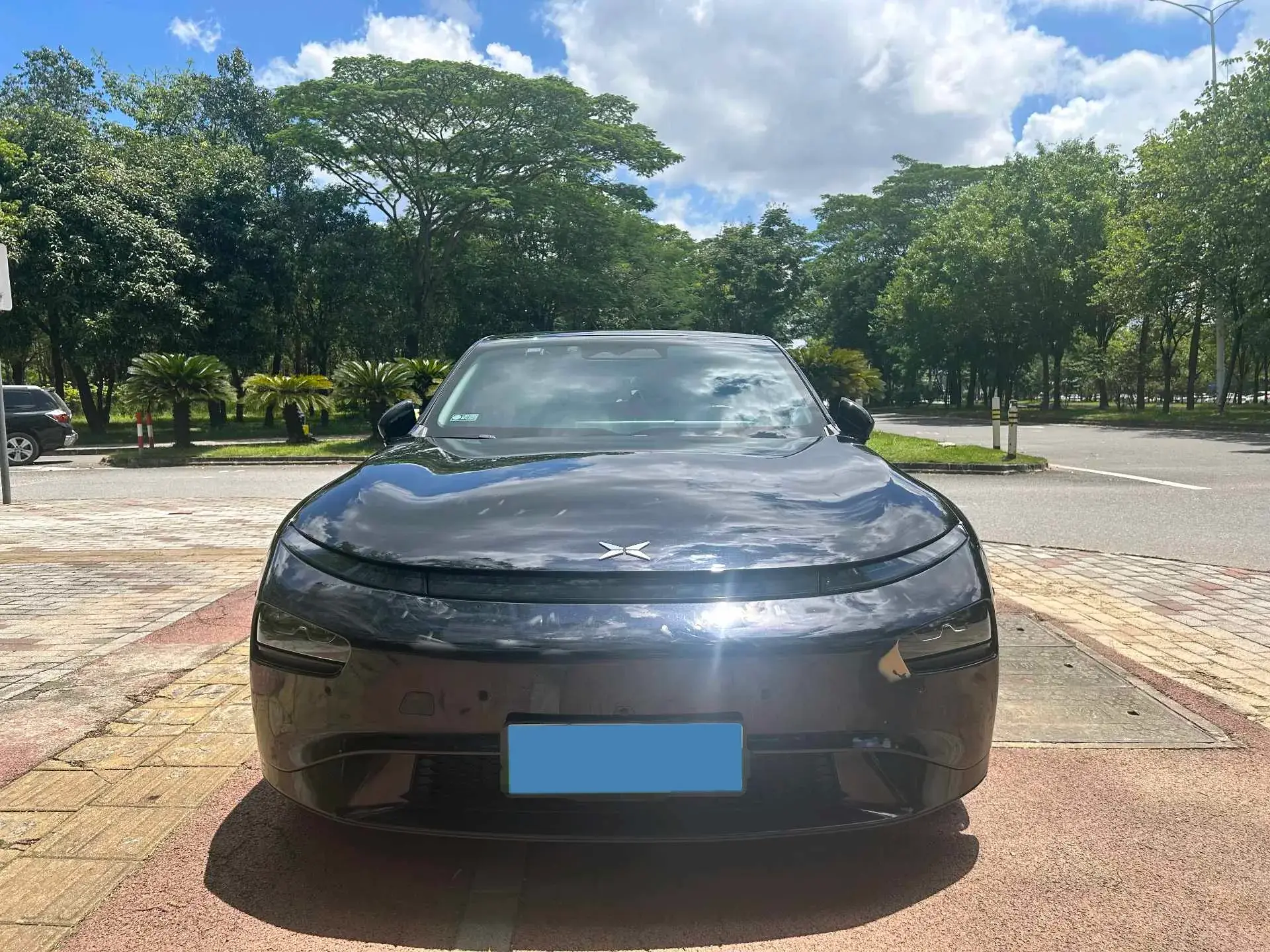 2022 XPENG P7 thumbnail 2