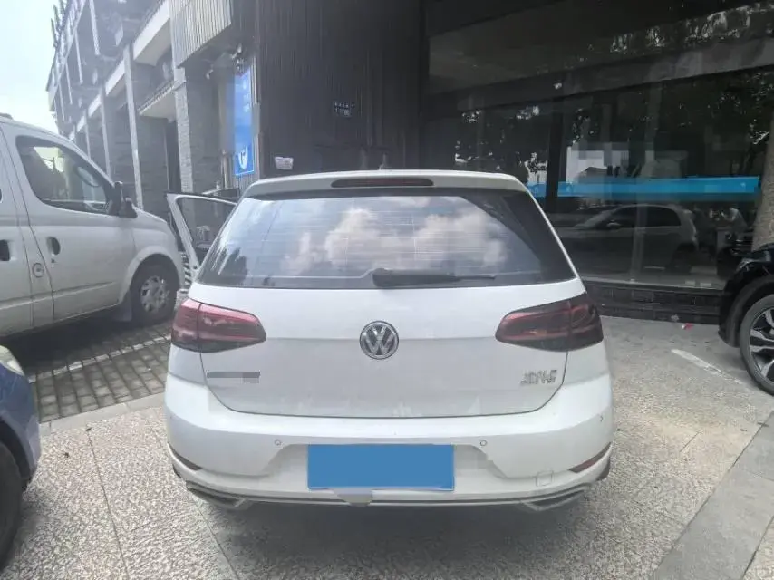 2019 VOLKSWAGEN GOLF thumbnail 4