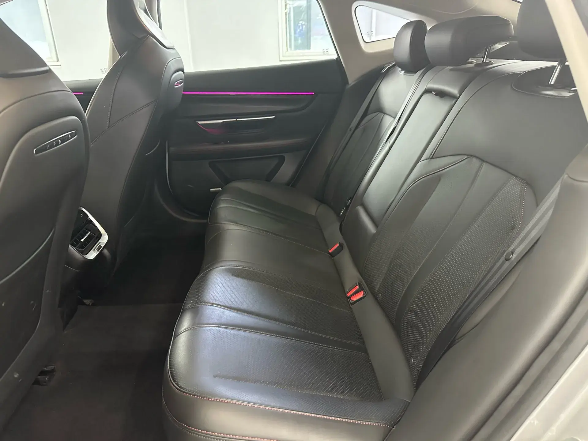 2020 XPENG P7 thumbnail 4