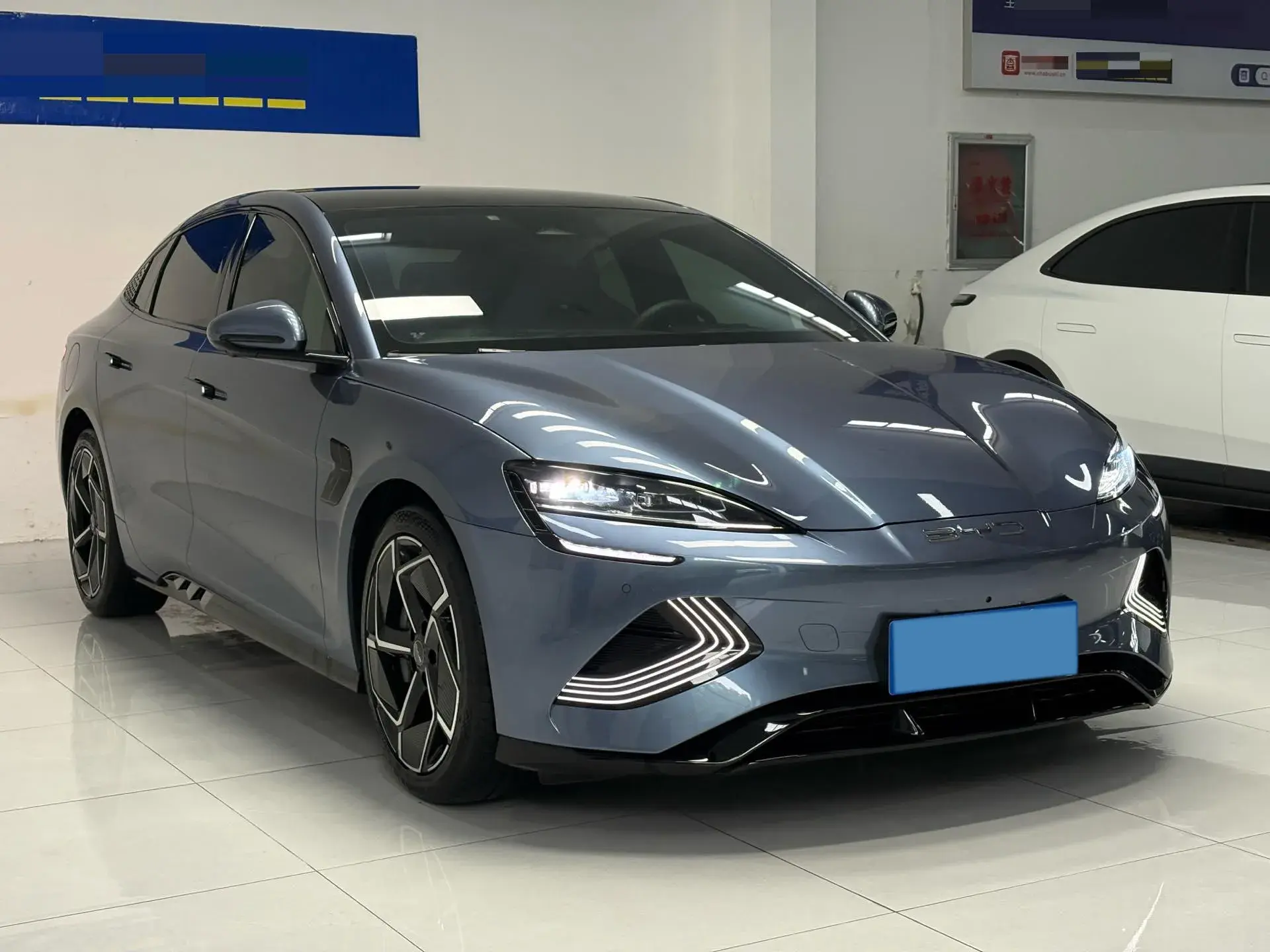 2022 BYD SEAL thumbnail 3