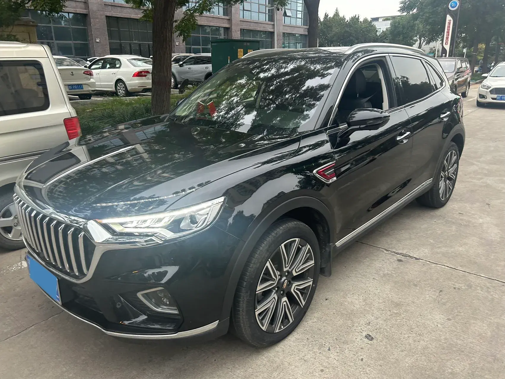 2022 HONGQI HS5 view 1