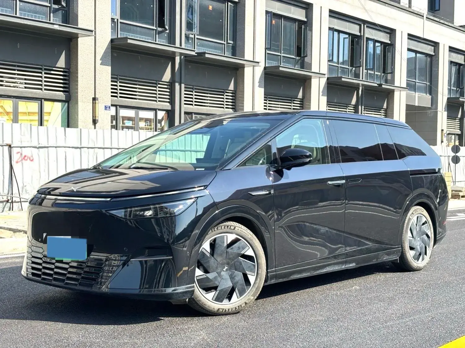 2024 XPENG X9 view 1