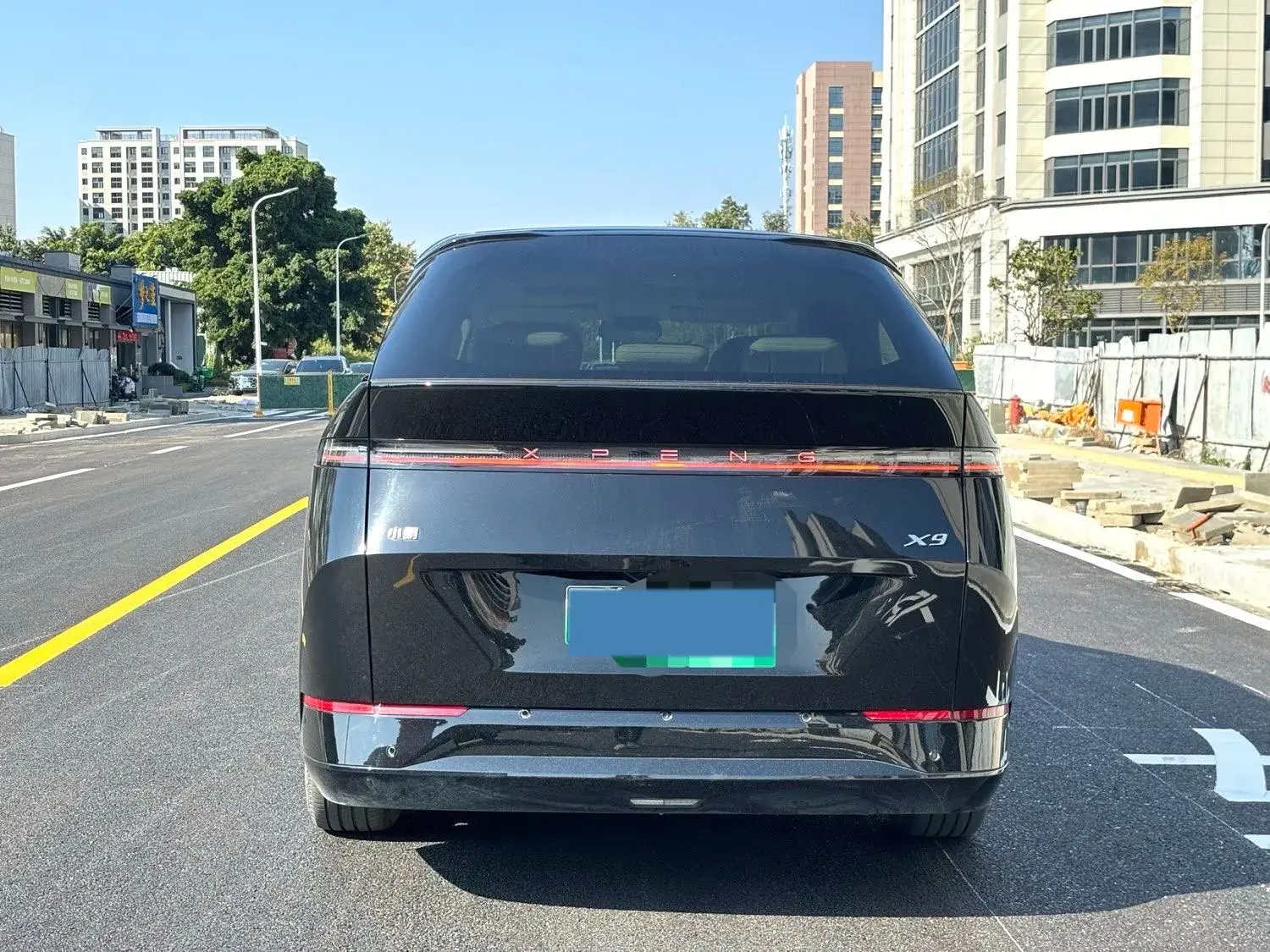 2024 XPENG X9 thumbnail 4