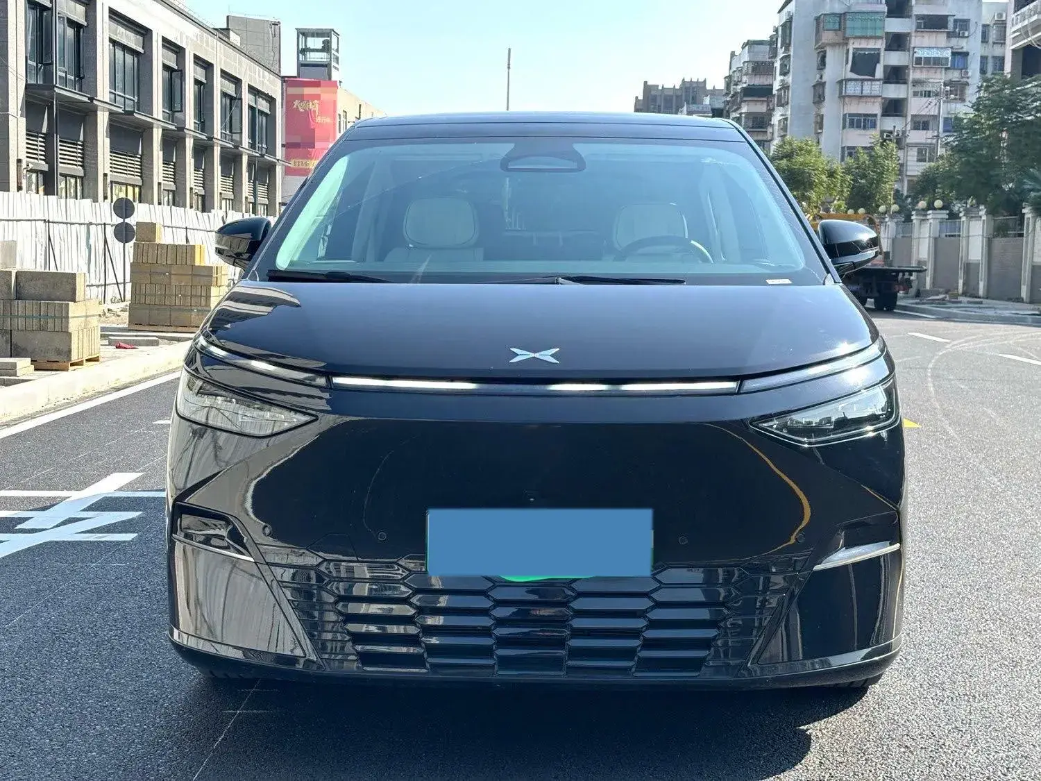 2024 XPENG X9 thumbnail 2