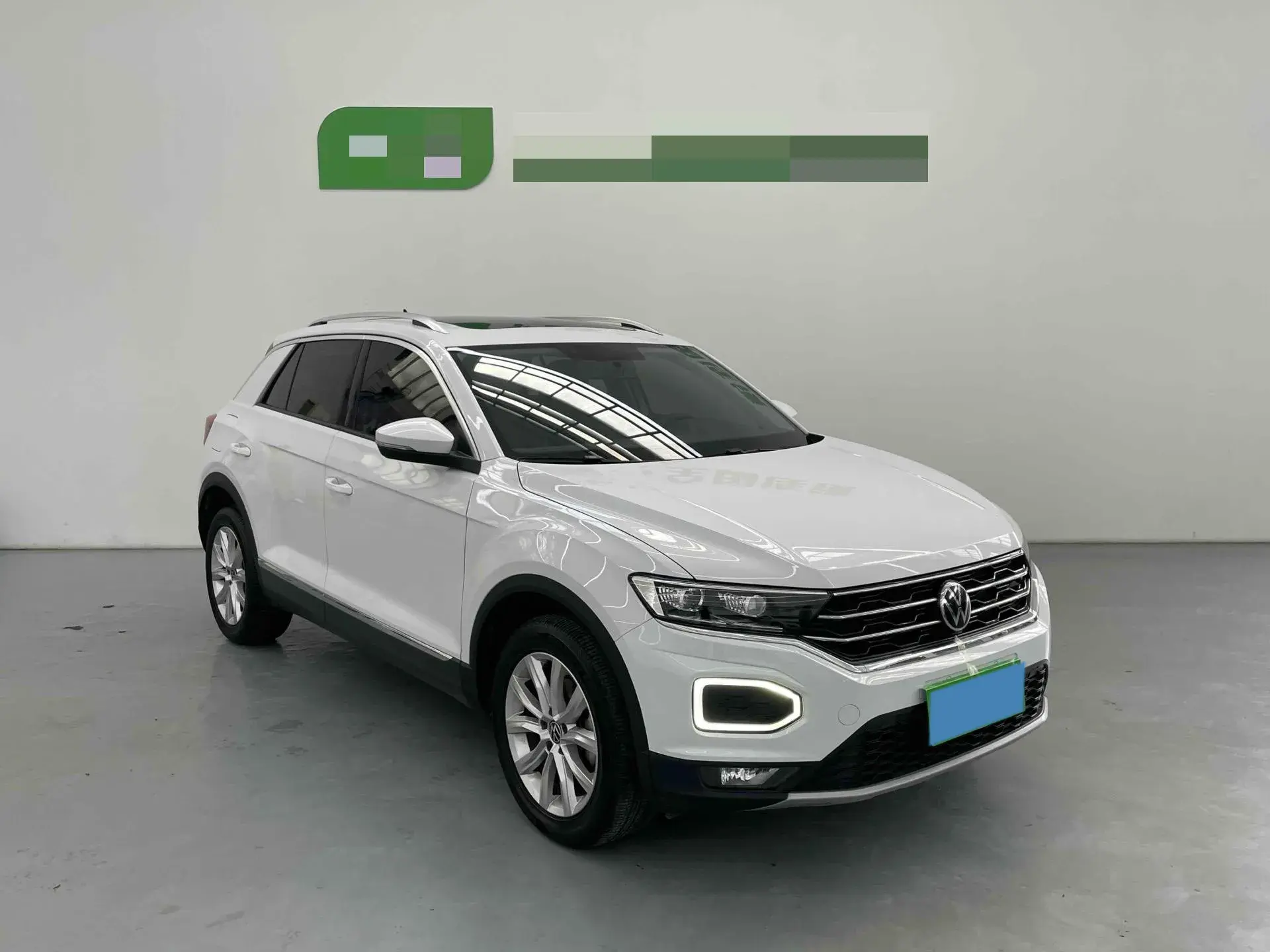 2021 VOLKSWAGEN T-ROC thumbnail 3