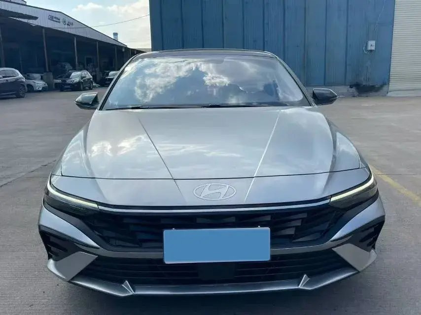 2023 HYUNDAI ELANTRA thumbnail 2