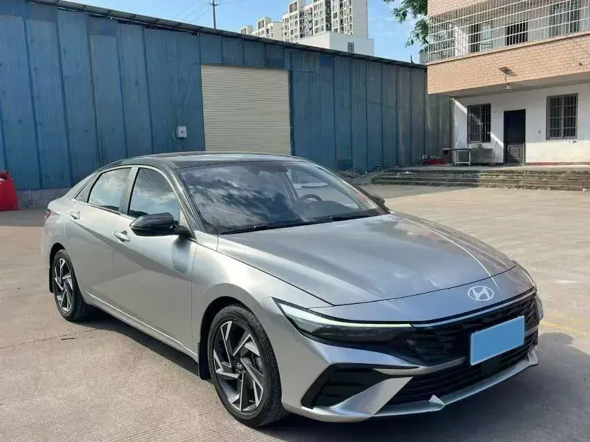 2023 HYUNDAI ELANTRA thumbnail 3