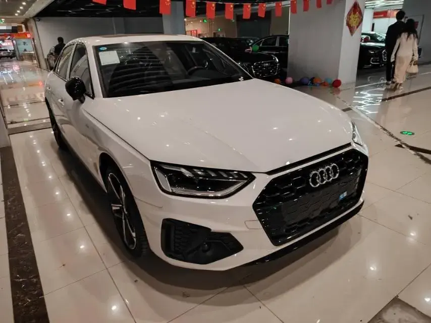 2025 AUDI A4L thumbnail 2