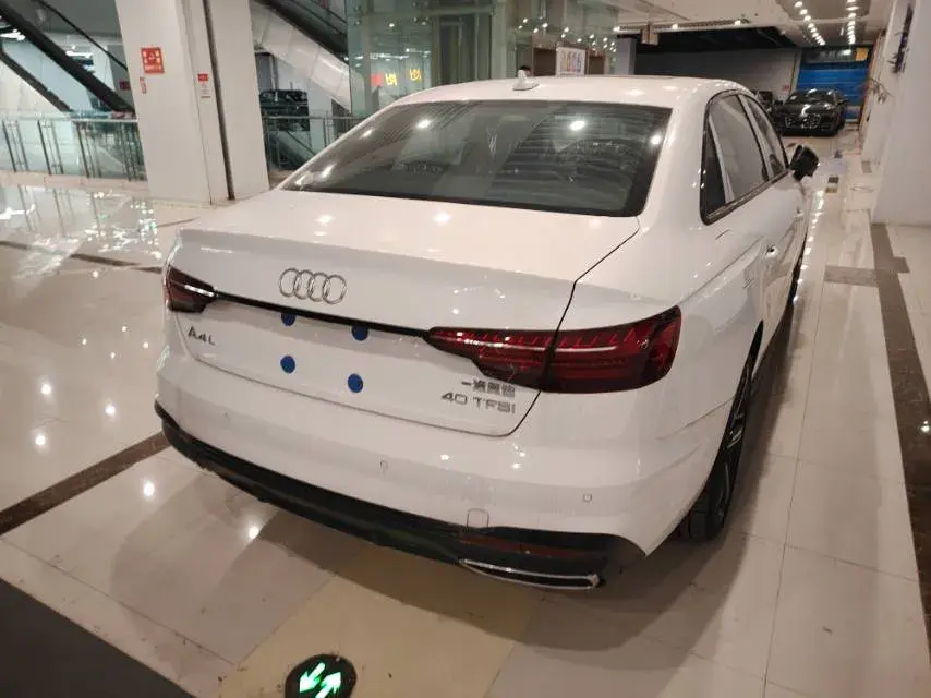 2025 AUDI A4L thumbnail 4