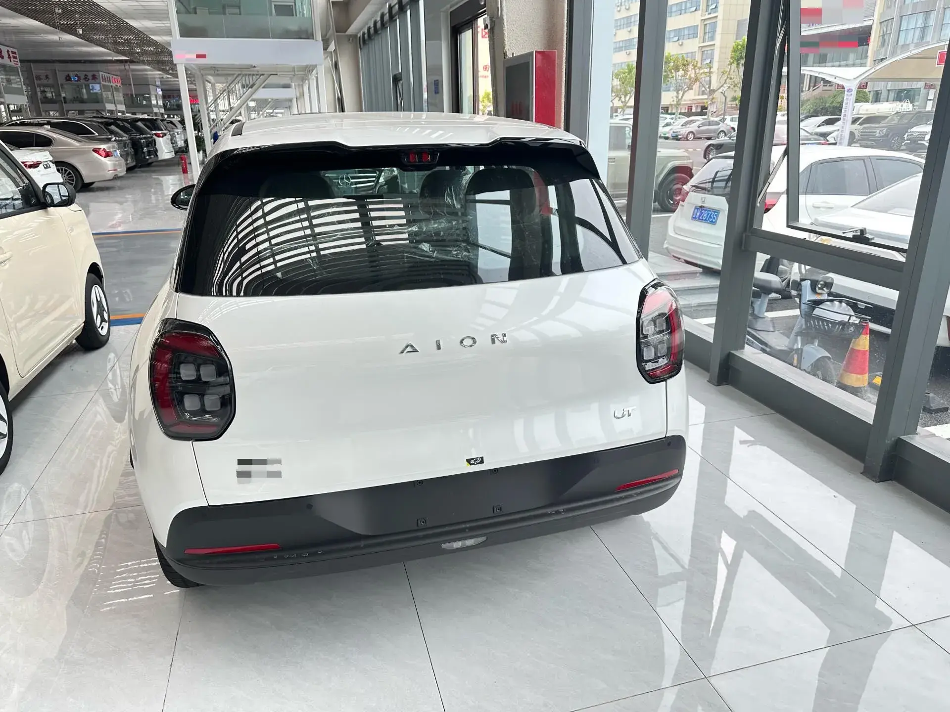 2025 AION AION thumbnail 4