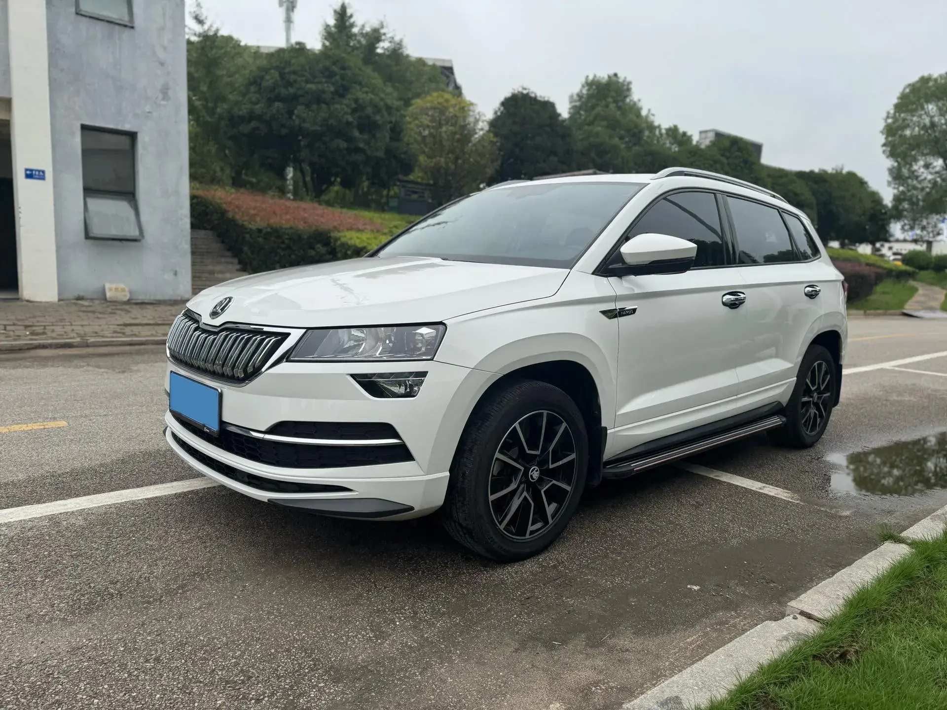 2022 SKODA KAROQ view 1