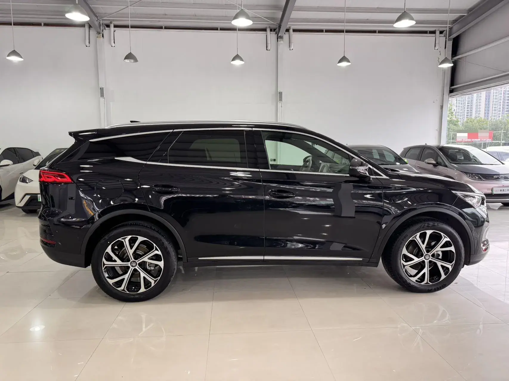 2025 BYD TANG thumbnail 3