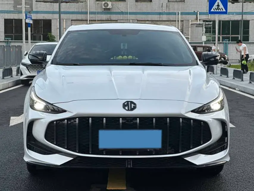 2025 MG 5 thumbnail 3