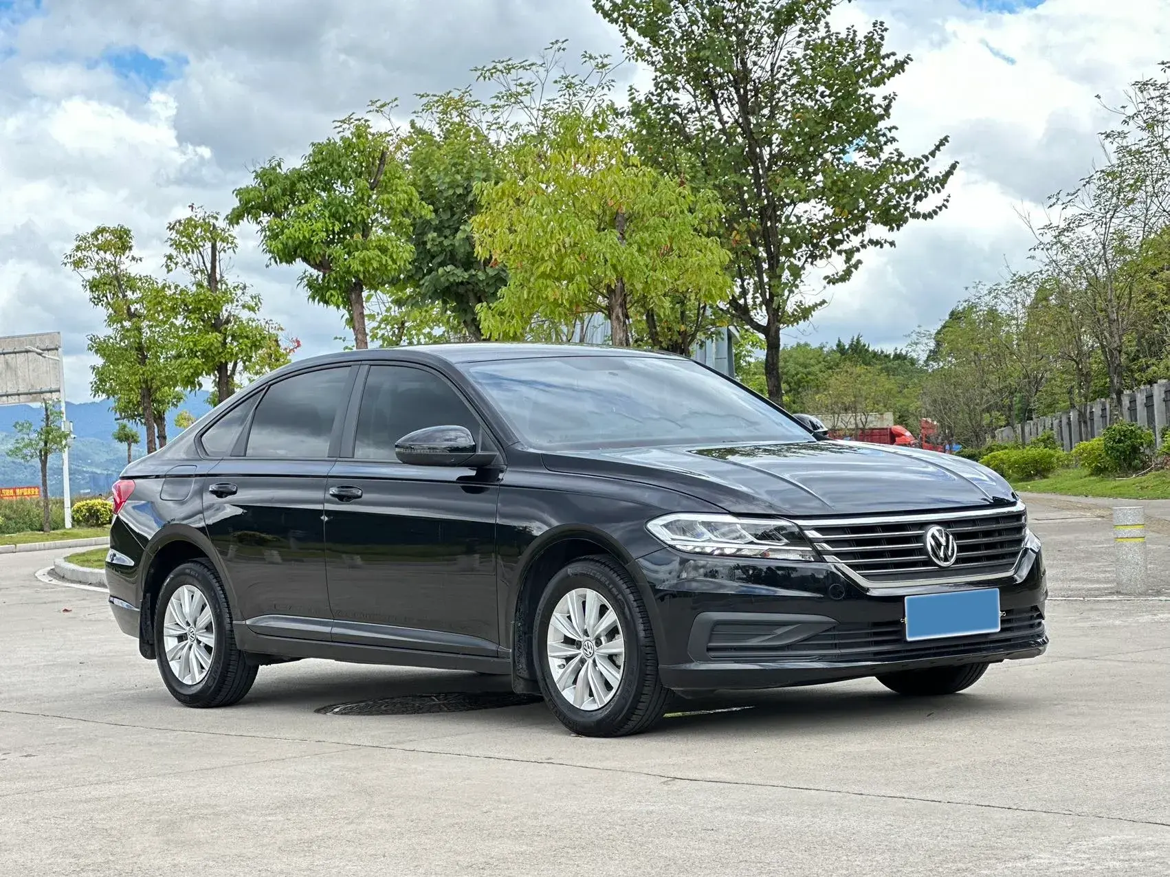 2019 VOLKSWAGEN LAVIDA thumbnail 3