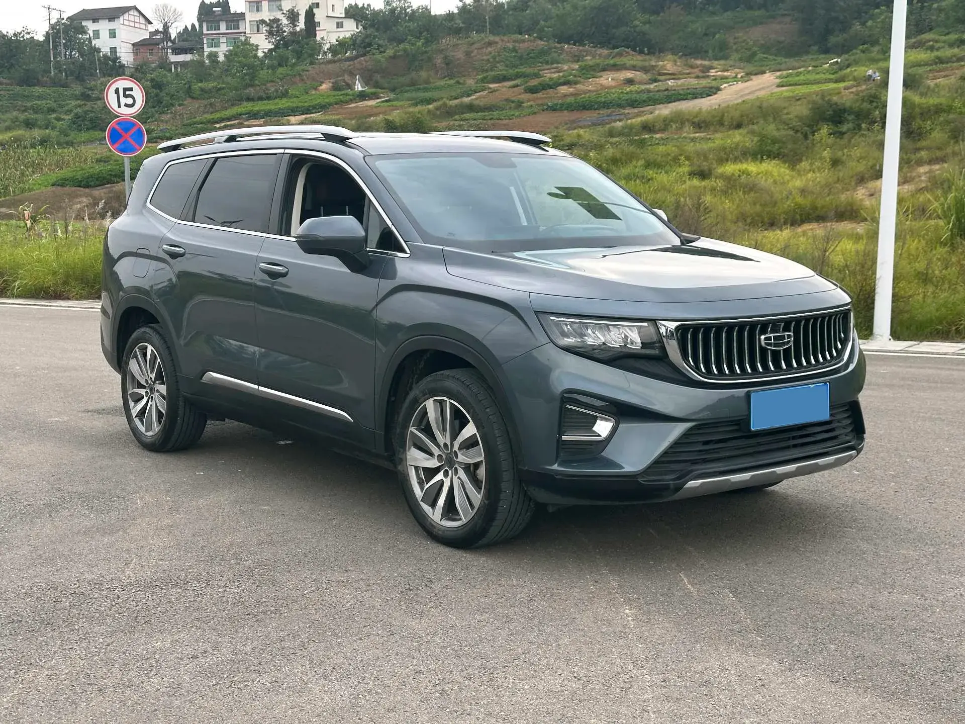 2022 GEELY OKAVANGO thumbnail 3