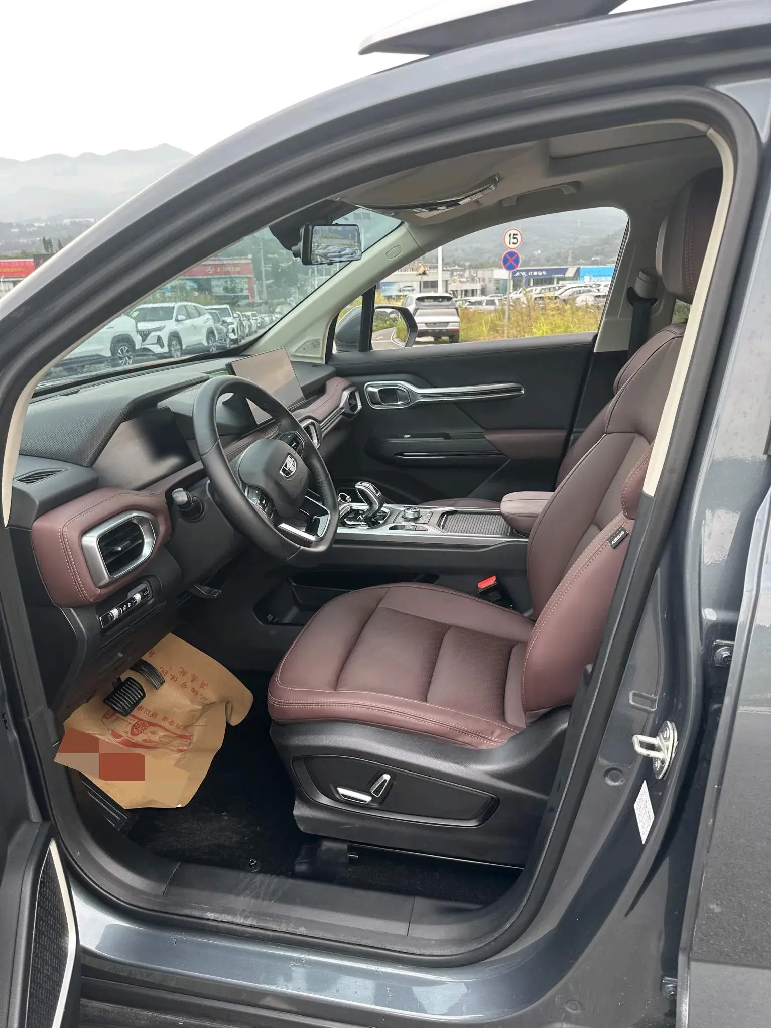 2022 GEELY OKAVANGO thumbnail 4