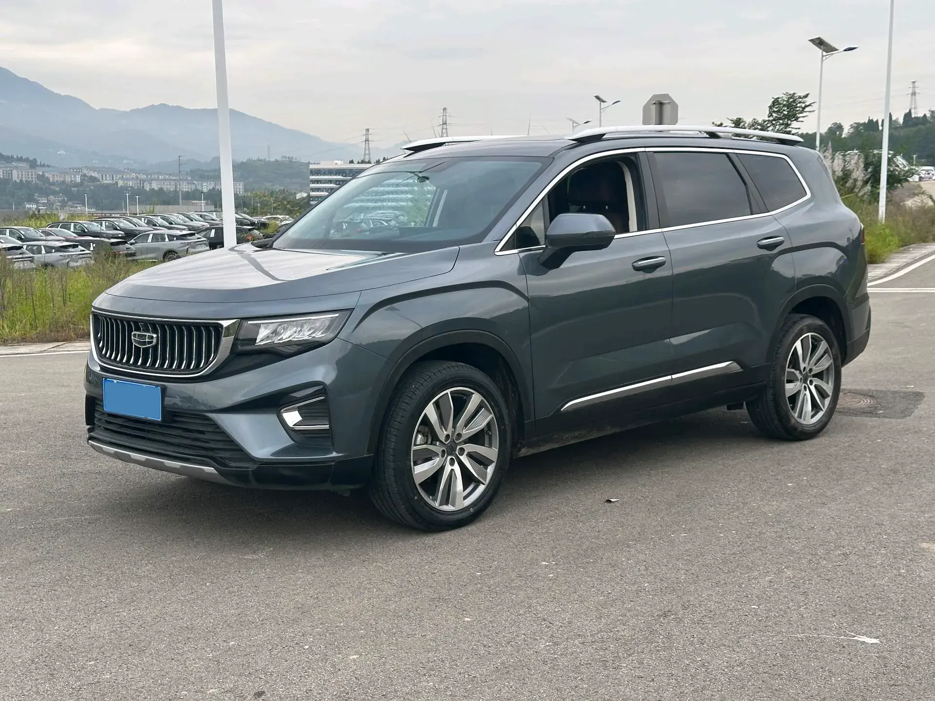 2022 GEELY OKAVANGO view 1