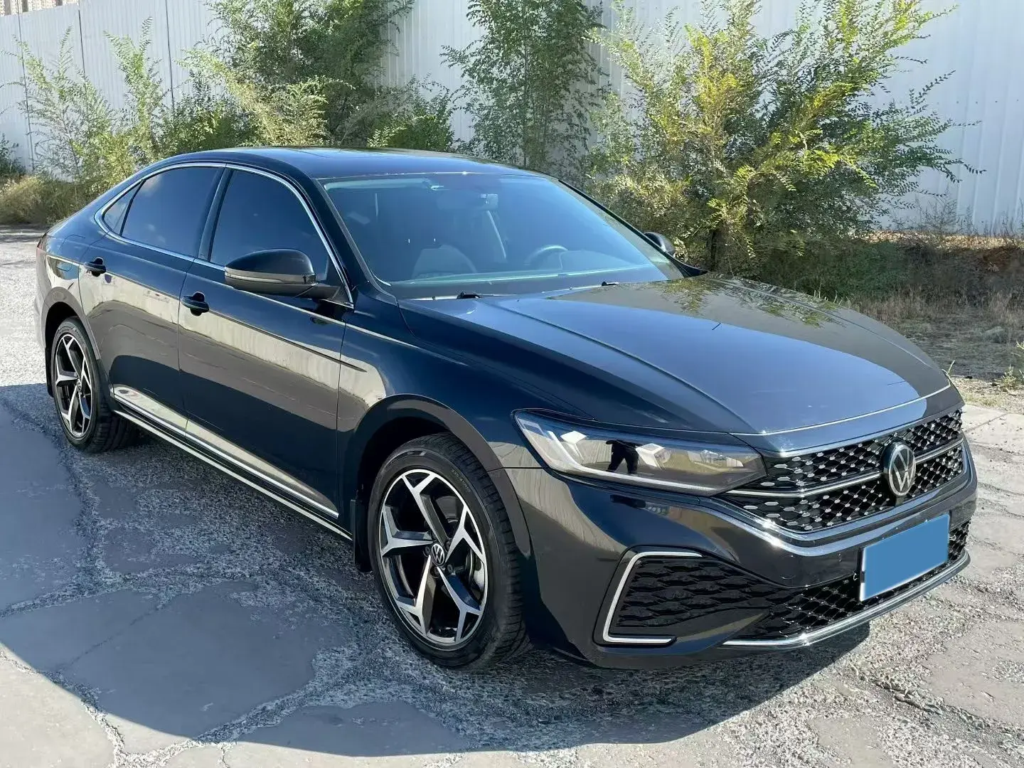 2024 VOLKSWAGEN PASSAT thumbnail 3