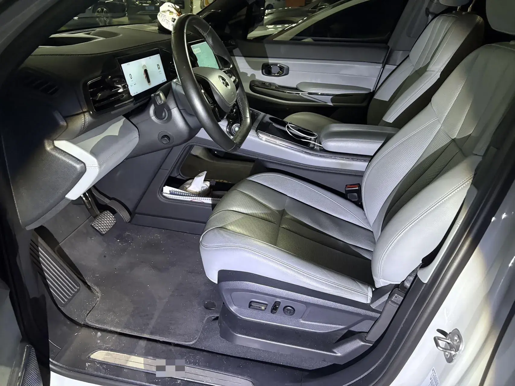 2022 NIO ES8 thumbnail 3