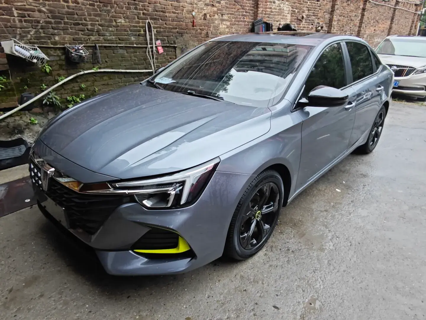 2020 ROEWE I6 view 1