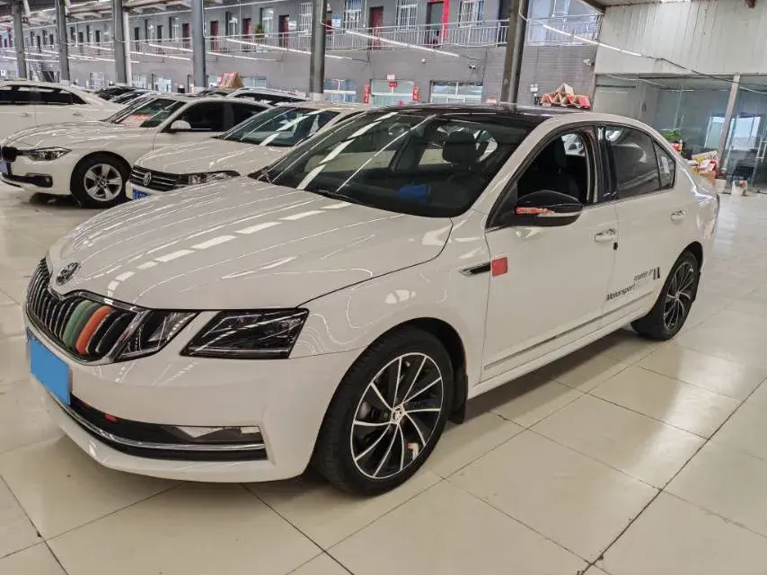 2020 SKODA OCTAVIA view 1