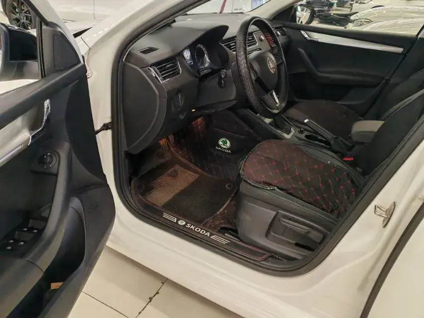 2020 SKODA OCTAVIA thumbnail 4