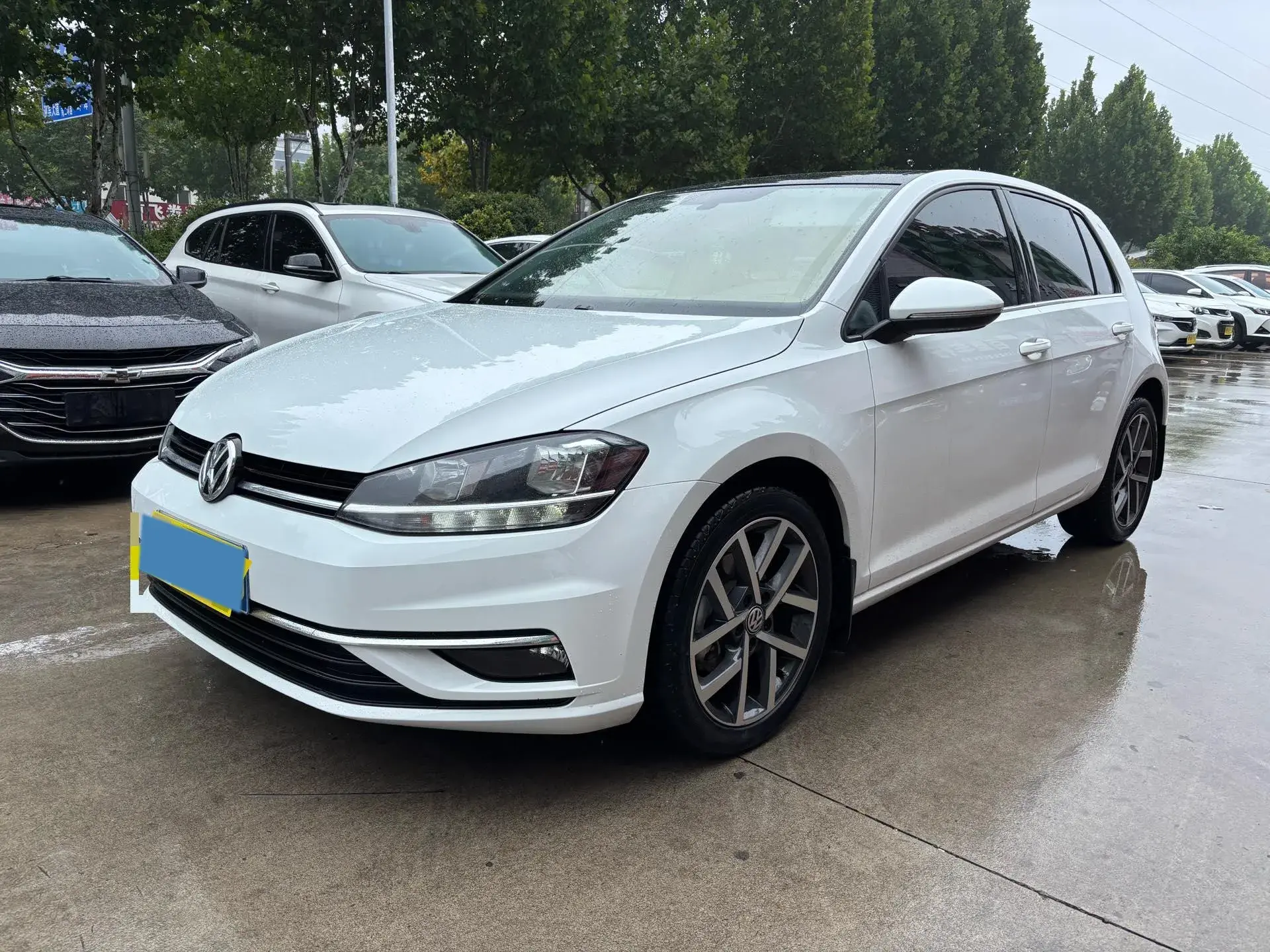 2020 VOLKSWAGEN GOLF view 1