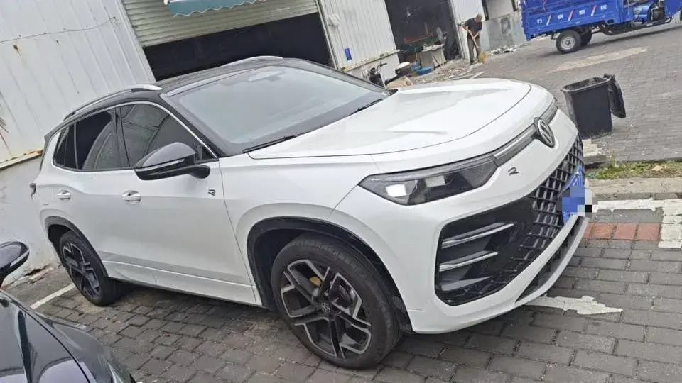 2025 VOLKSWAGEN TAYRON thumbnail 2