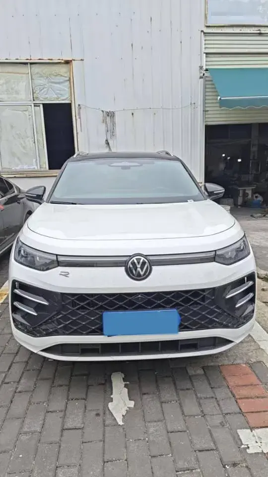 2025 VOLKSWAGEN TAYRON thumbnail 3