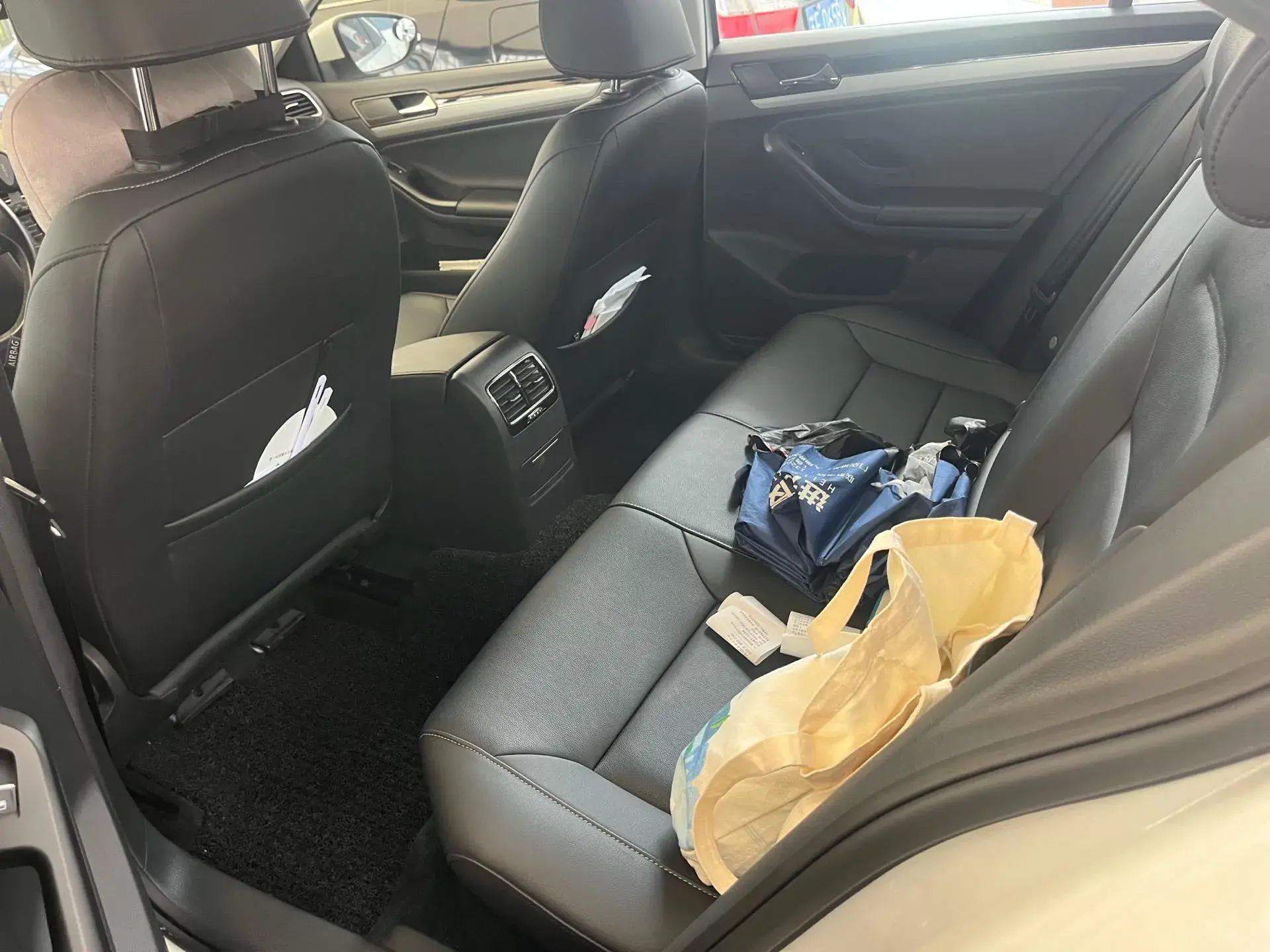 2018 VOLKSWAGEN SAGITAR thumbnail 4