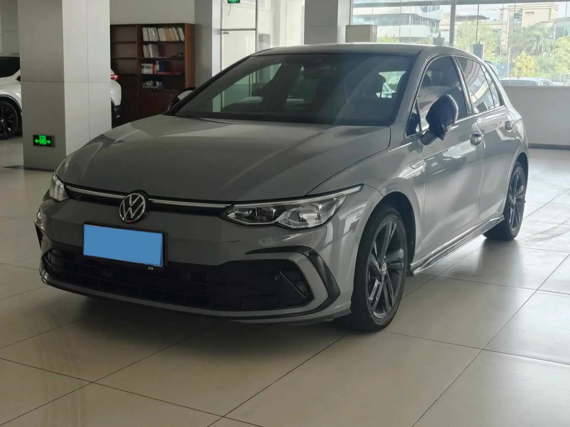 2021 VOLKSWAGEN GOLF view 1