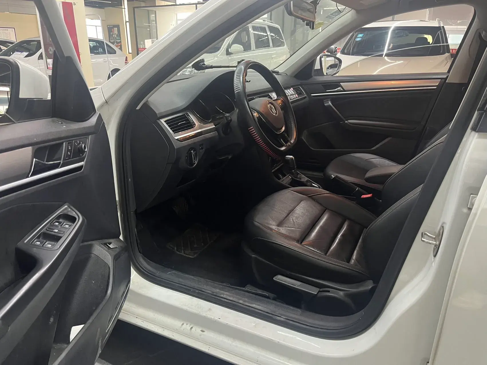 2018 VOLKSWAGEN BORA thumbnail 3