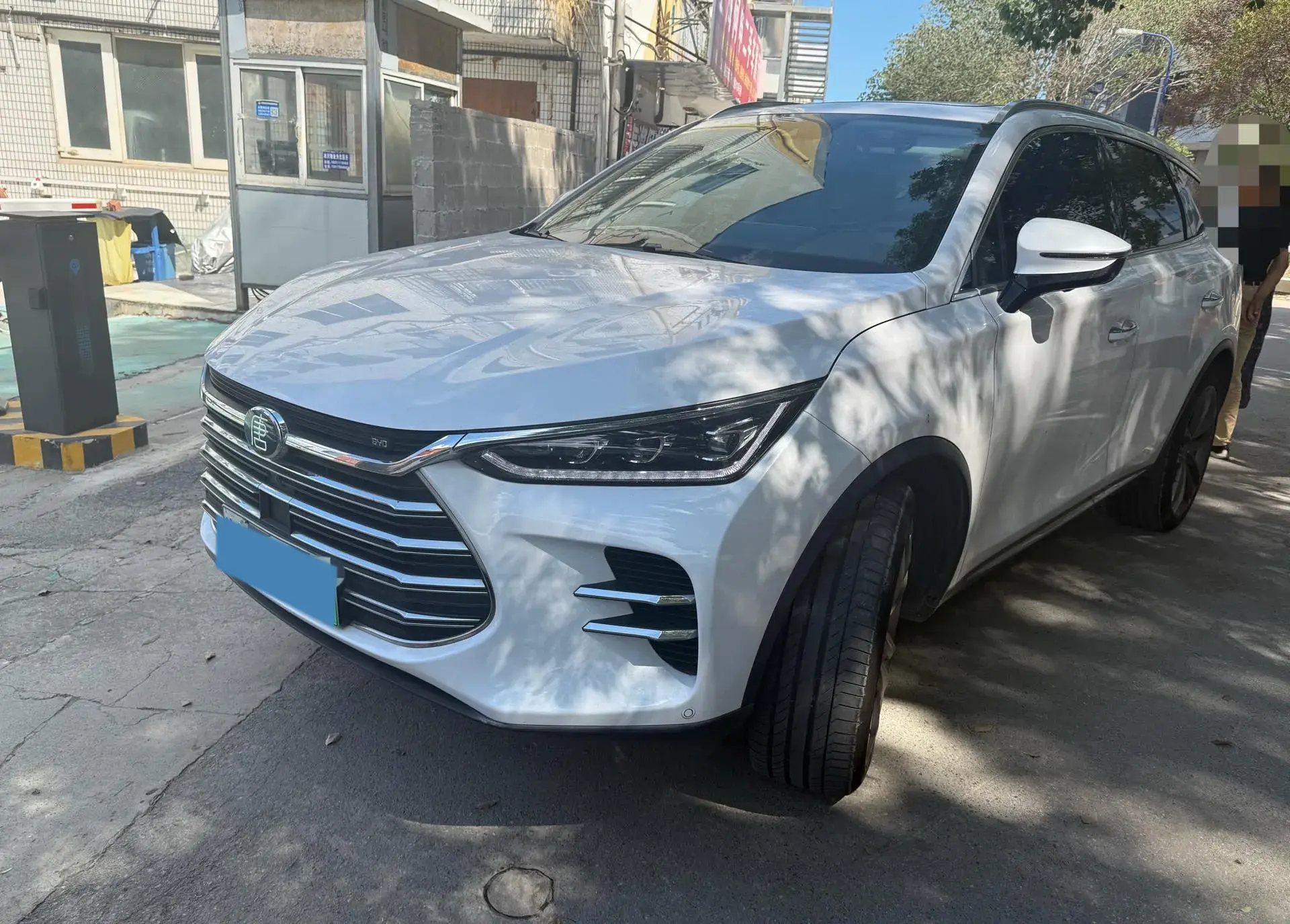 2021 BYD TANG view 1