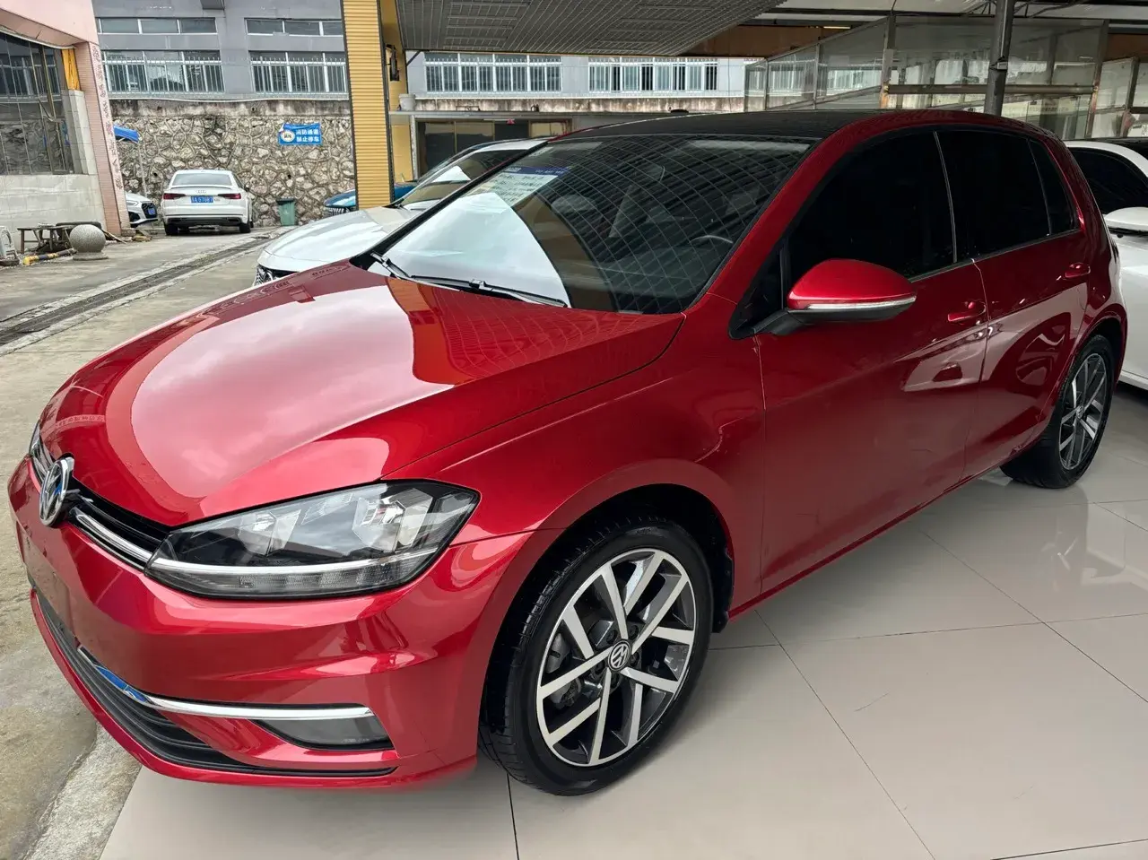 2018 VOLKSWAGEN GOLF view 1