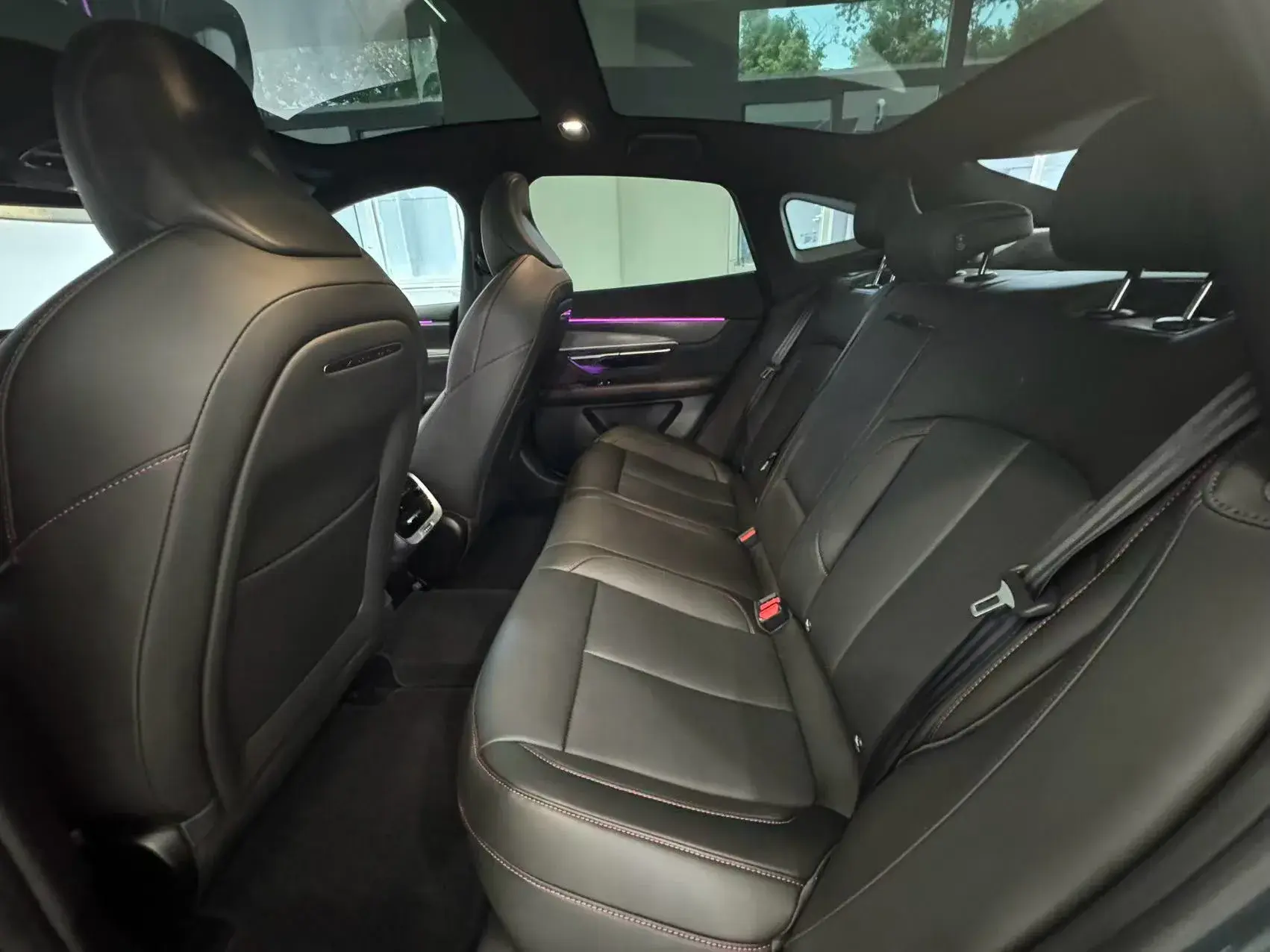 2023 XPENG P7 thumbnail 4