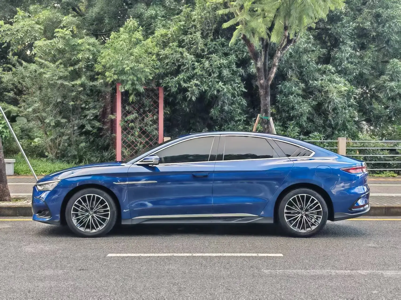 2022 BYD HAN thumbnail 4