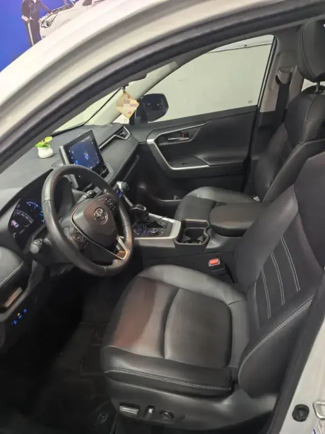 2022 TOYOTA RAV4 thumbnail 3