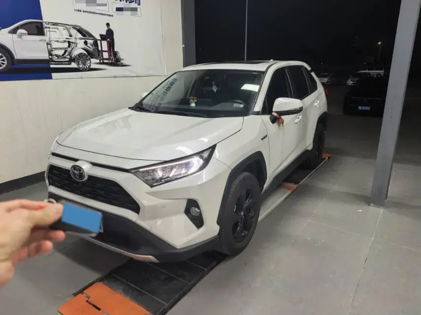 2022 TOYOTA RAV4 view 1