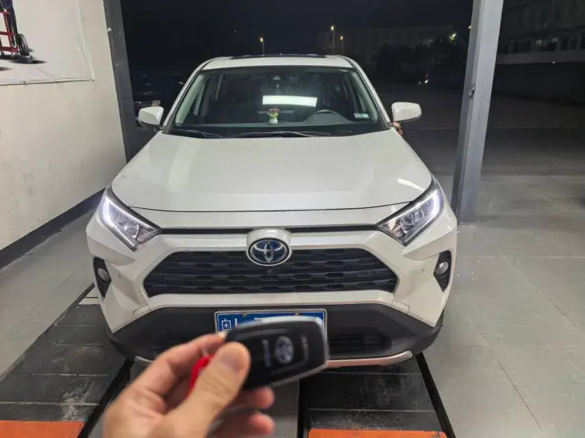 2022 TOYOTA RAV4 thumbnail 2